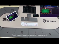 Das ist ein Pokertisch, der Spielkarten erkennt.