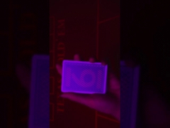 Infrarot-Kontaktlinsen, um markierte Karten zu sehen