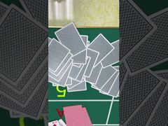 Professionelle Pokerbrillen für die Demo von geheimen markierten Pokerkarten ansehen